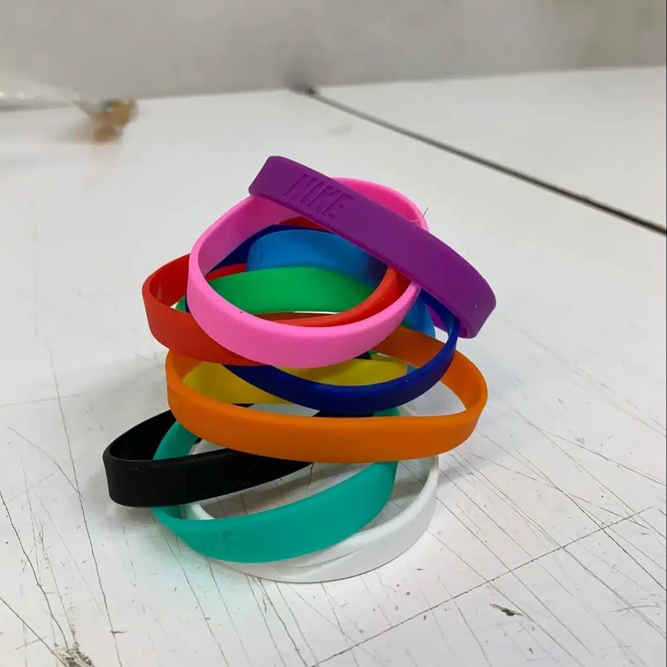 مچ بند ورزشی سیلیکونی طرح Nike مدل لوگو برجسته همرنگ — تصویر ۸