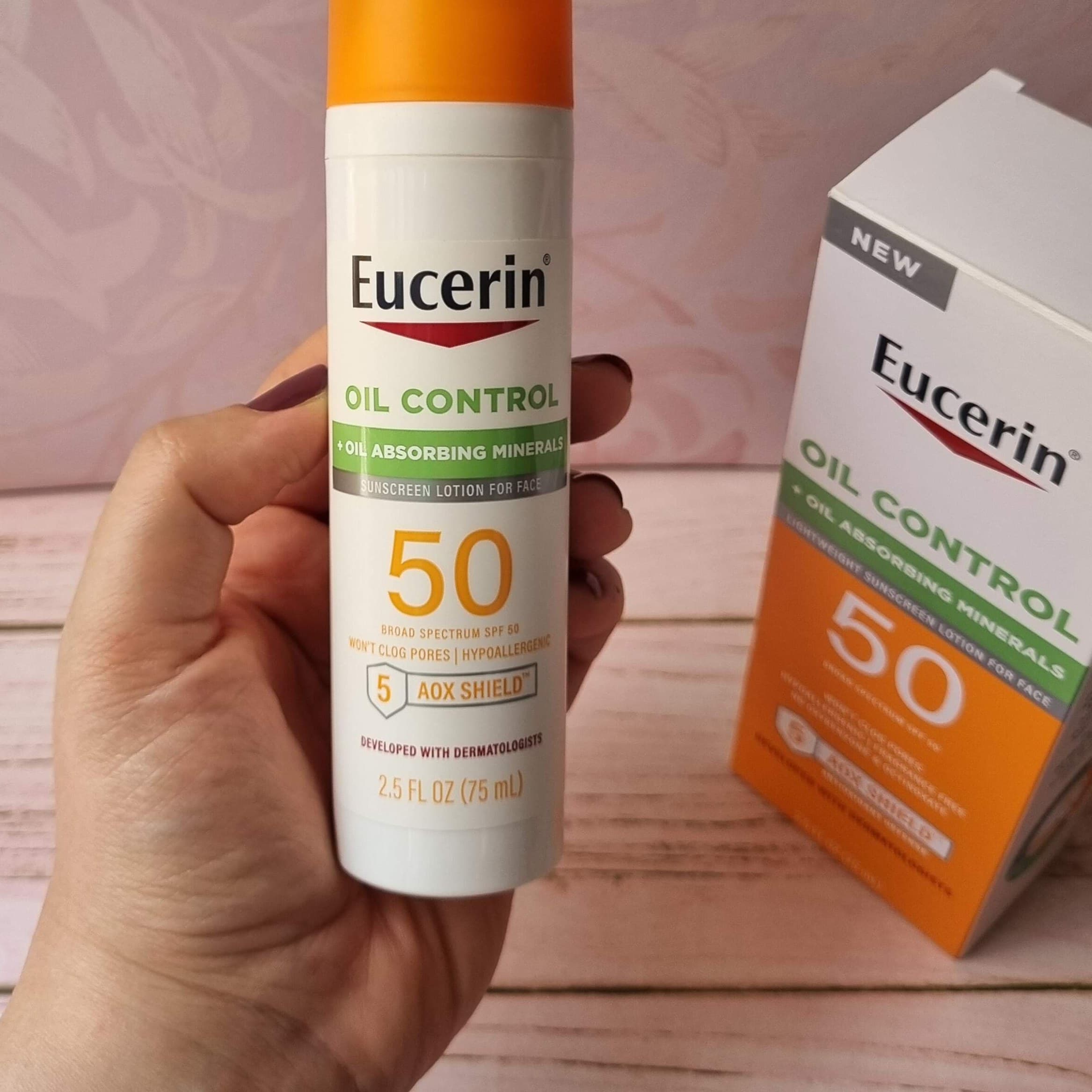 ژل کرم ضد آفتاب اوسرین کنترل کننده چربی +SPF50 — تصویر ۱۲
