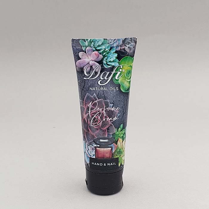 کرم مرطوب کننده معطر دست و ناخن اسانس ورساچه کریستال نویر حجم 75میلVersace Crystal Noir essential oil hand and nail moisturizing cream, volume 75 ml — تصویر ۹