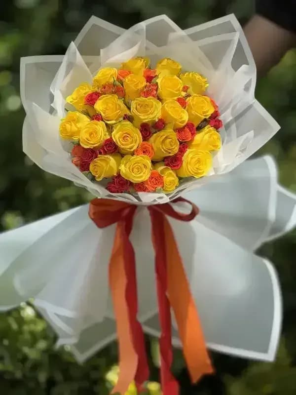 دسته گل رز زرد و نارنجی با ارسال سریع و رایگان — تصویر ۲