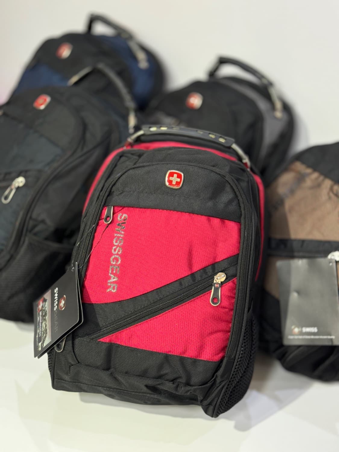 کوله پشتی swiss gear ابتدایی