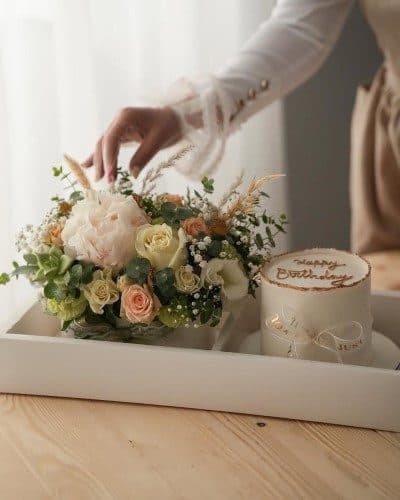 کیک تولد و باکس گل برای خانم معلم — تصویر ۲