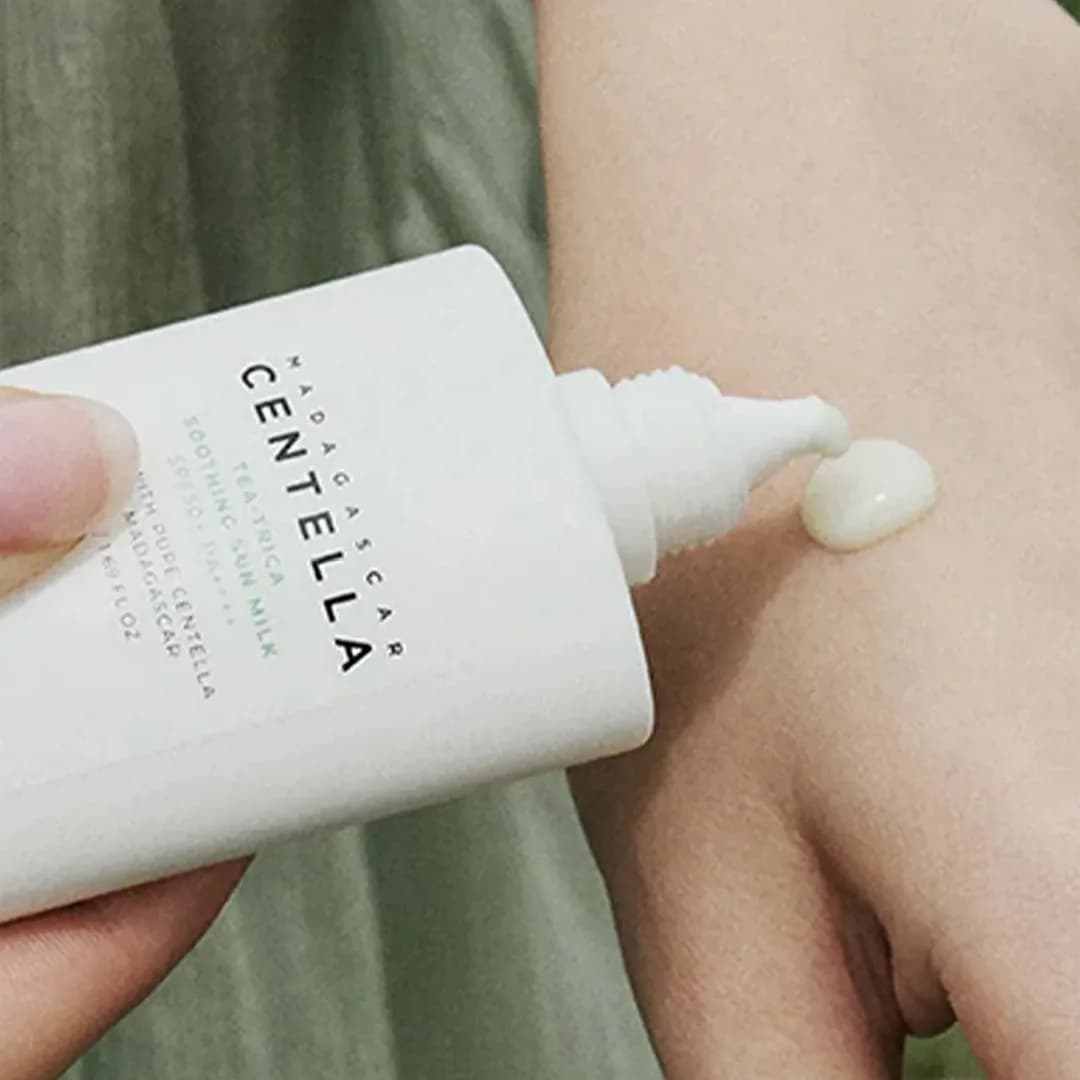 کرم ضد آفتاب تسکین دهنده بدون رنگ سنتلا SPF 50 مدل tea trica — تصویر ۹