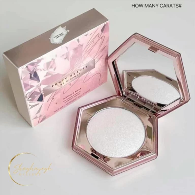 هایلایتر پودری درخشان فنتی بیوتی صورت و بدن 8گرم دایموند بامب Fenty Beauty Diamond Bomb All Over Diamond Veil How Many Carats 01 8g — تصویر ۵