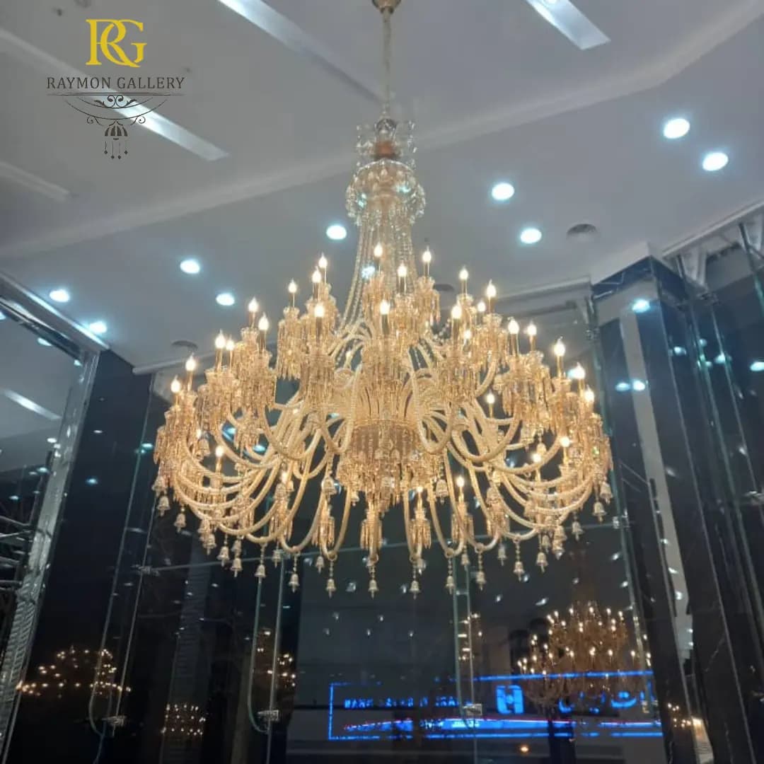 لوستر باکارات عسلی سلطنتی سبک کلاسیک (65 شاخه) — تصویر ۵