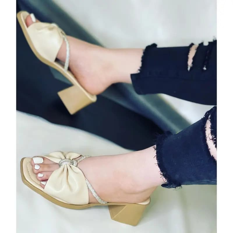 صندل زنانه پاشنه دار پروانه نگینی — تصویر ۱۰