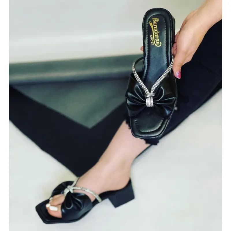 صندل زنانه پاشنه دار پروانه نگینی — تصویر ۴