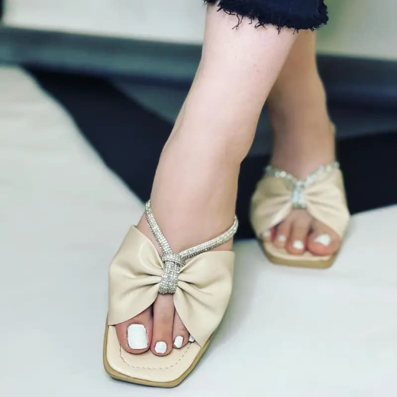 صندل زنانه پاشنه دار پروانه نگینی — تصویر ۵