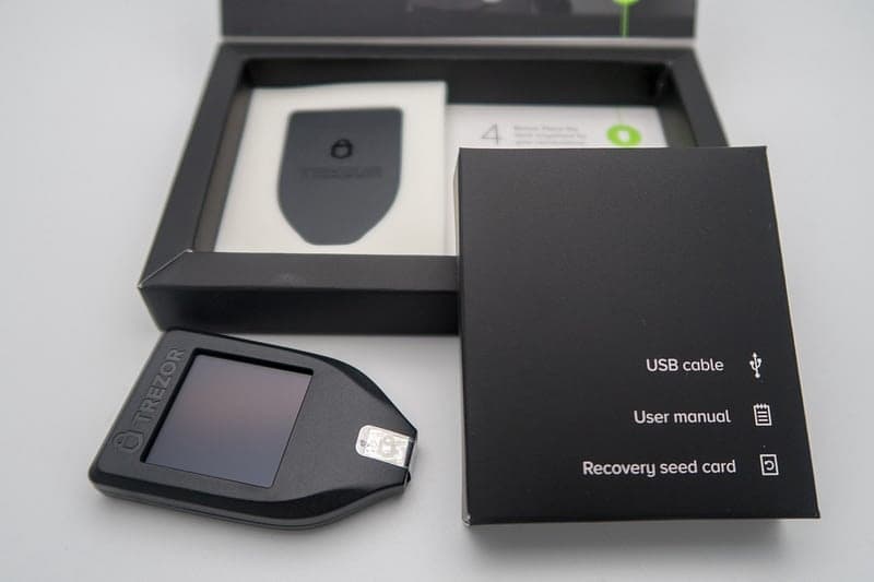 Trezor Model-T کیف پول سخت افزاری مدل تی — تصویر ۴