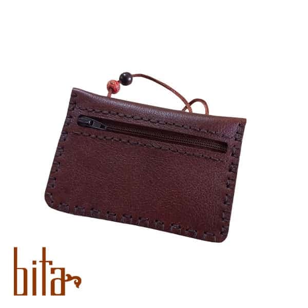 رومانتویی و کیف کارت بزرگ چرم گاوی — تصویر ۳