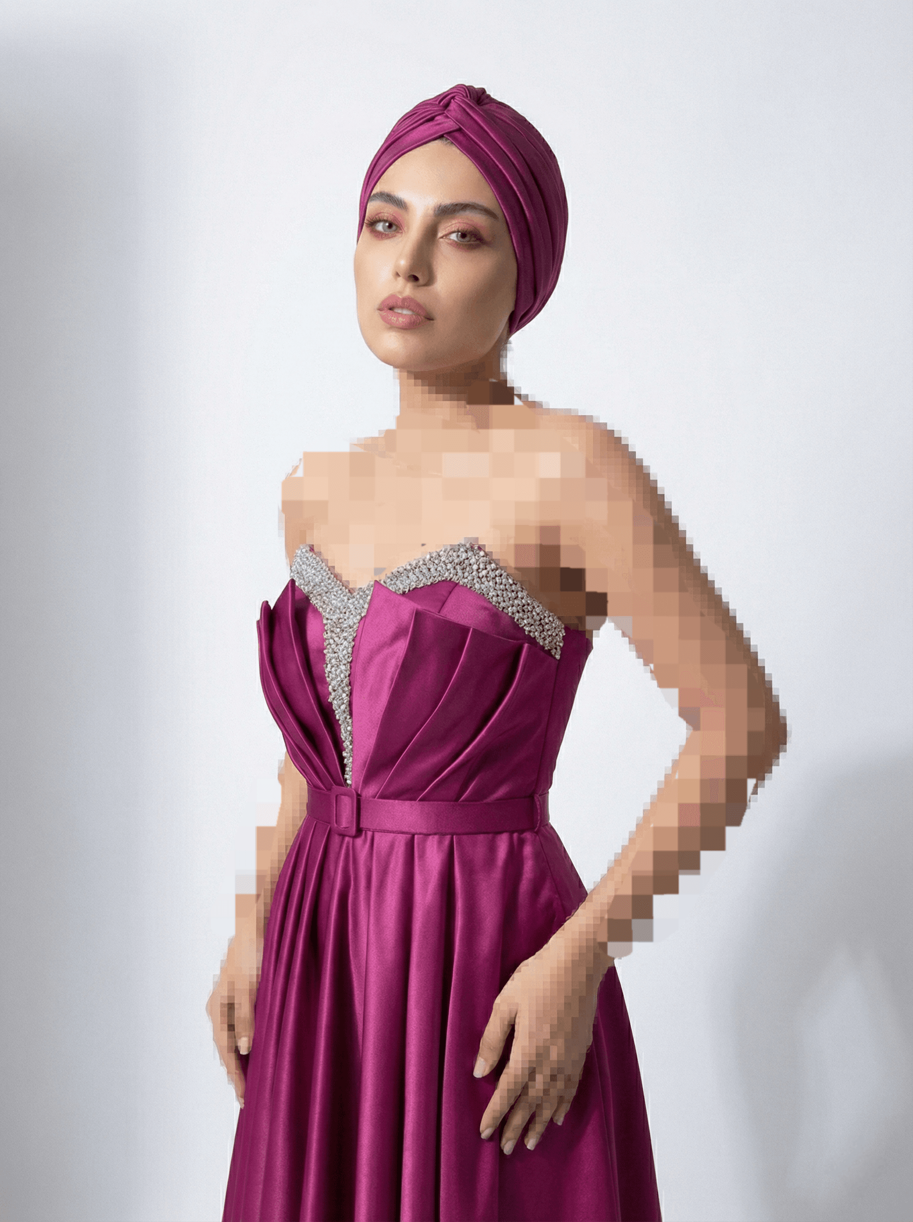 میدی ساتن دکلته بالا سنگدوزی دامن کلوش — تصویر ۷