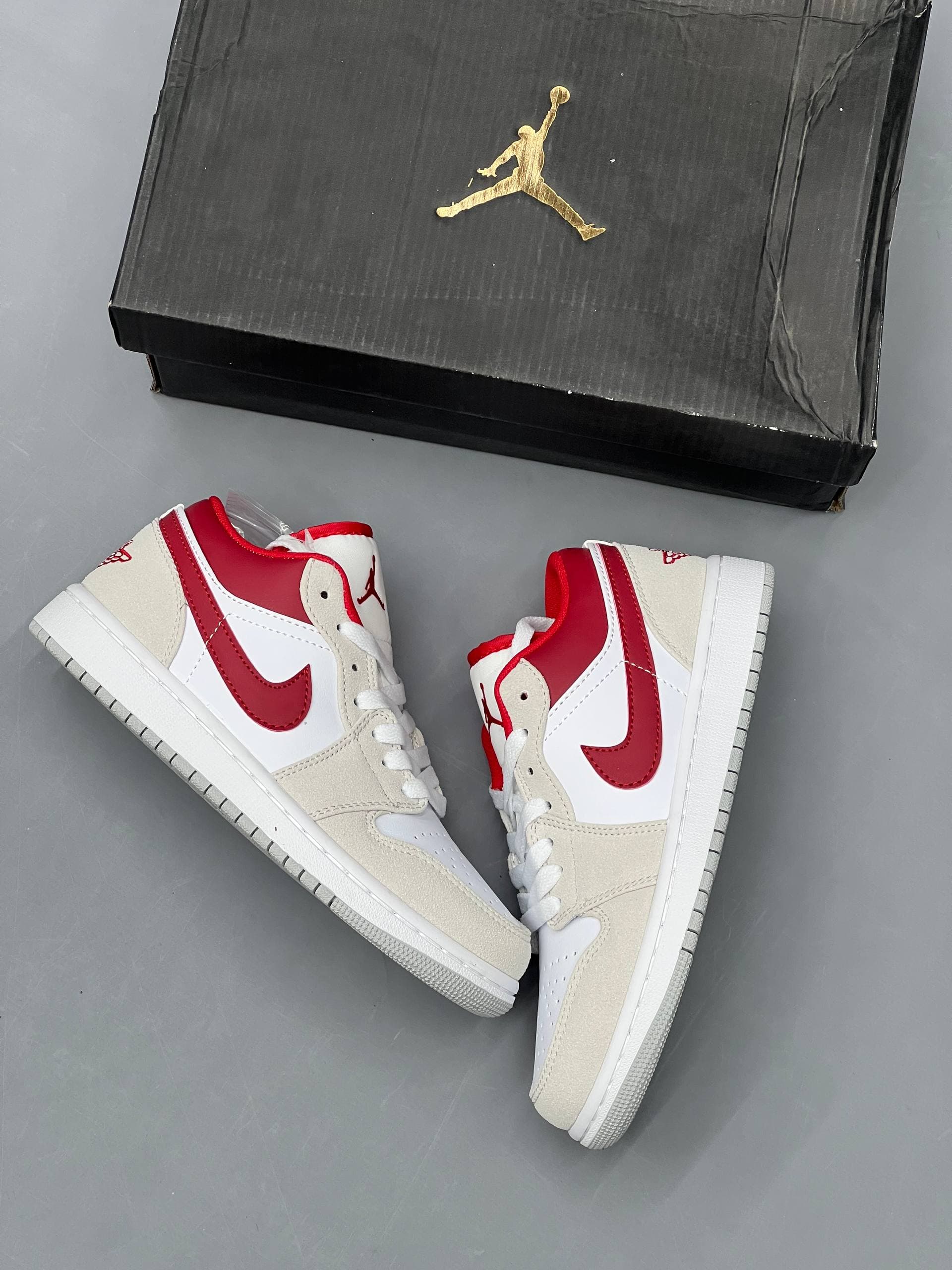 نایک ایرجردن قرمز، طوسی و سفید Nike airjordan — تصویر ۶