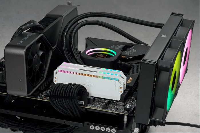 رم DDR5 دسکتاپ 64 گیگابایت 5200Mhz CL40 کورسیر مدل Dominator RGB White دو کاناله — تصویر ۴