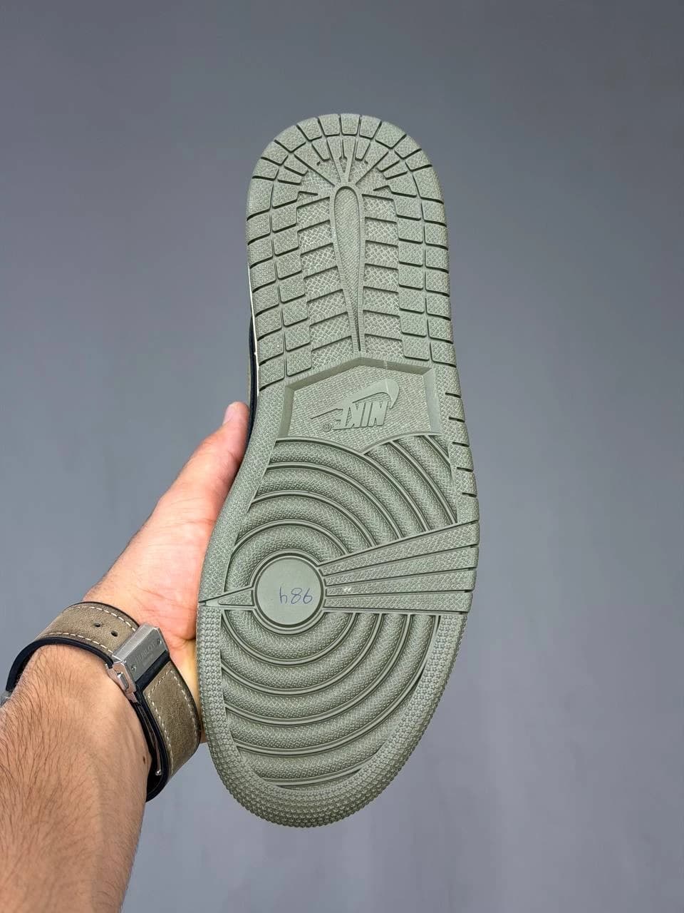 کتونی نایک ایر جردن وان لو ترویس اسکات اولیو Nike Air Jordan 1 Low Travis Scott Olive — تصویر ۹