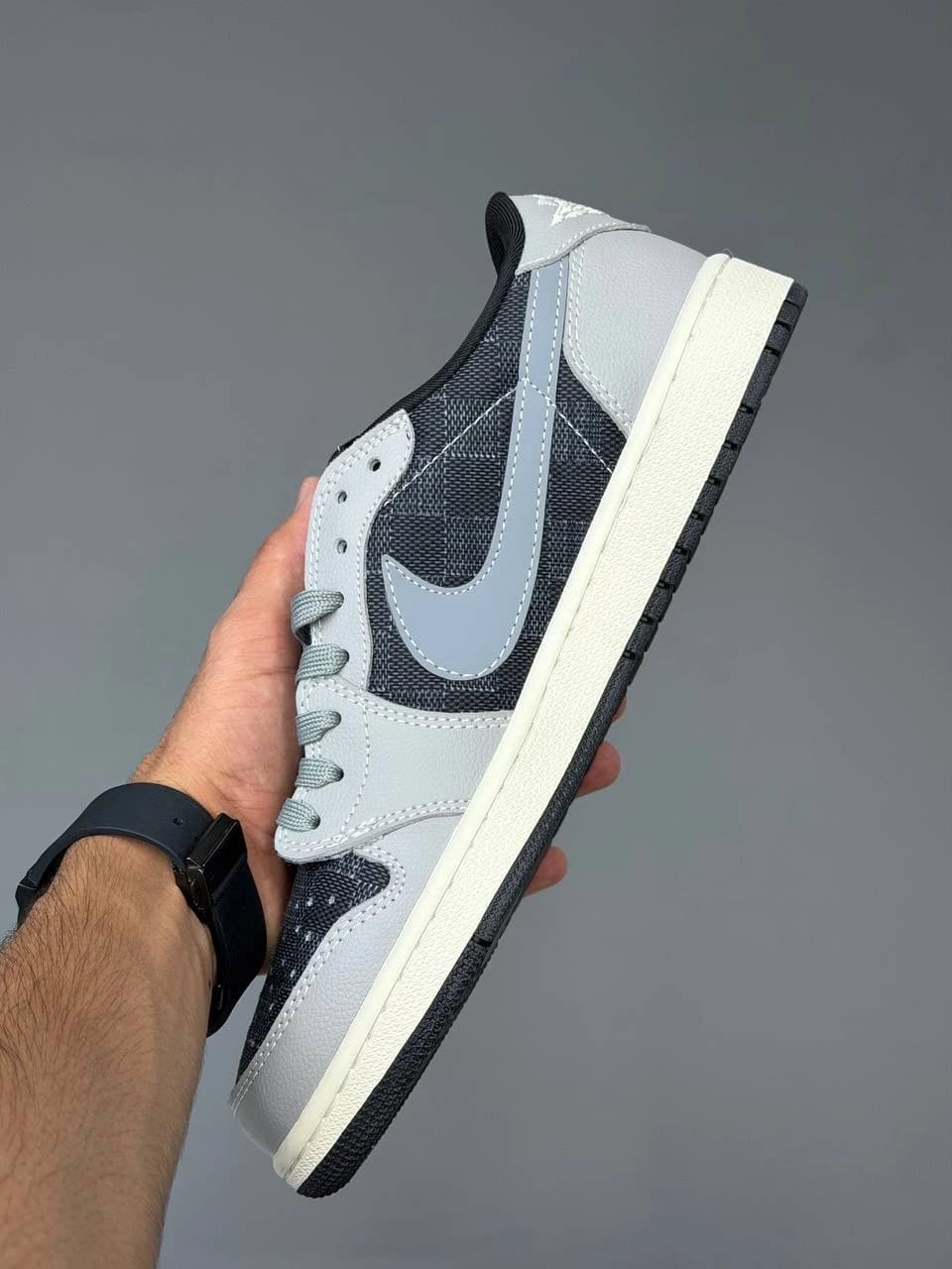 کتونی نایک ایر جردن وان لو ترویس اسکات دیور Nike Air Jordan 1 Low Travis Scott Dior — تصویر ۴