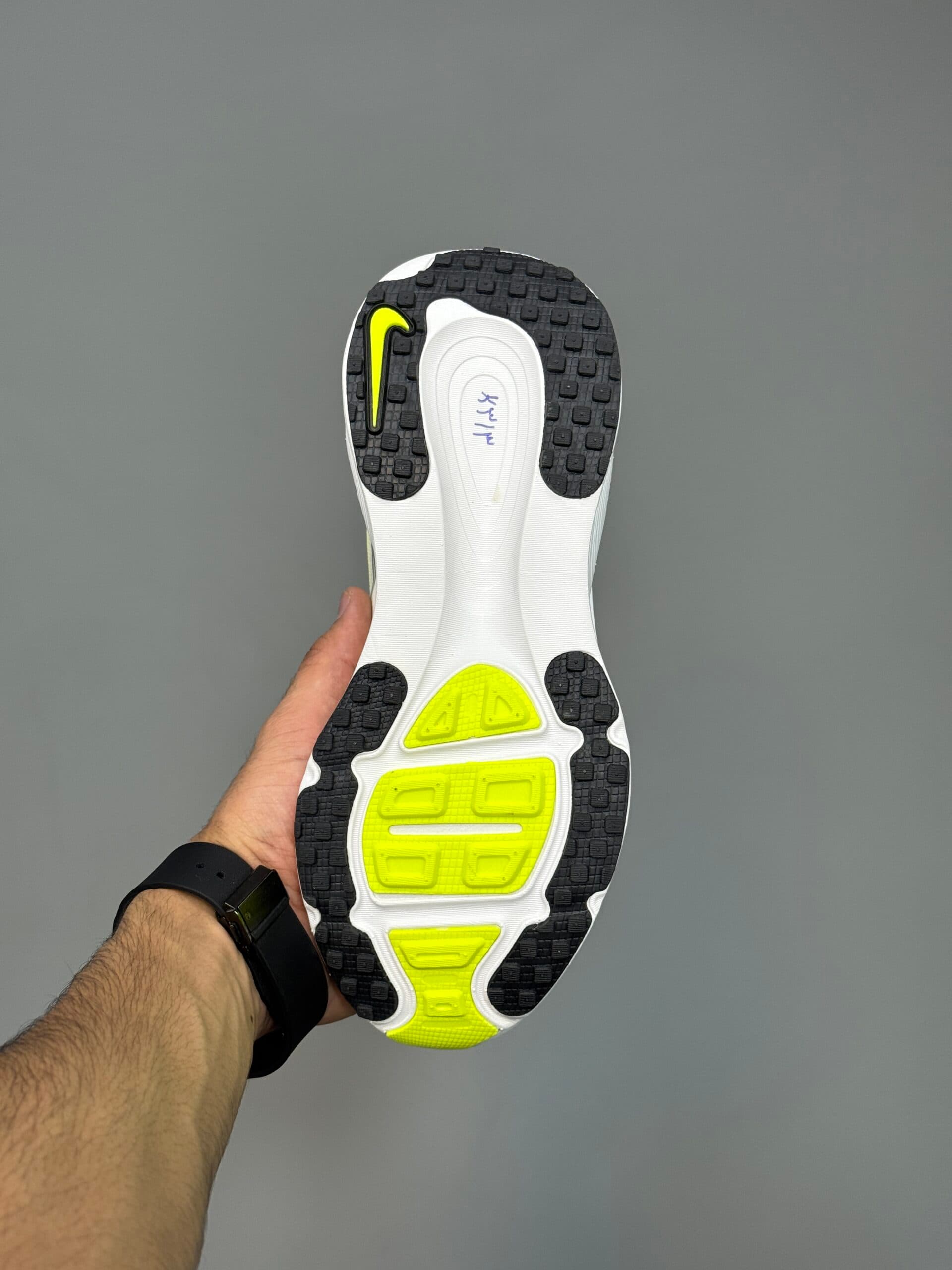 کتونی نایک وومرو 18 سفید سبز Nike Vomero 18 Green White — تصویر ۱۱