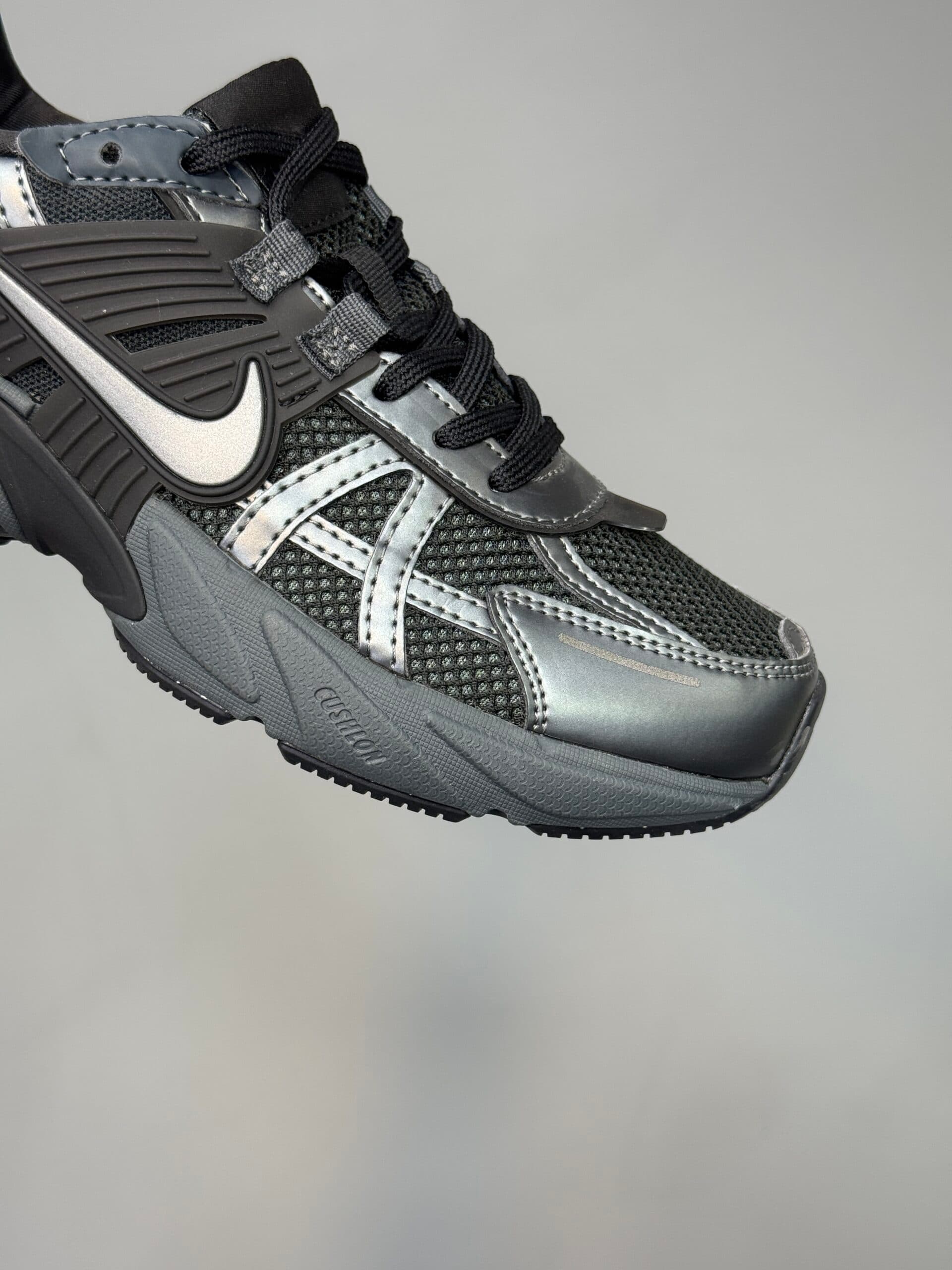 کتونی نایک وی تو کی ران مشکی دودی تیره Nike V2K Run Black Dark Smoke Grey — تصویر ۱۲