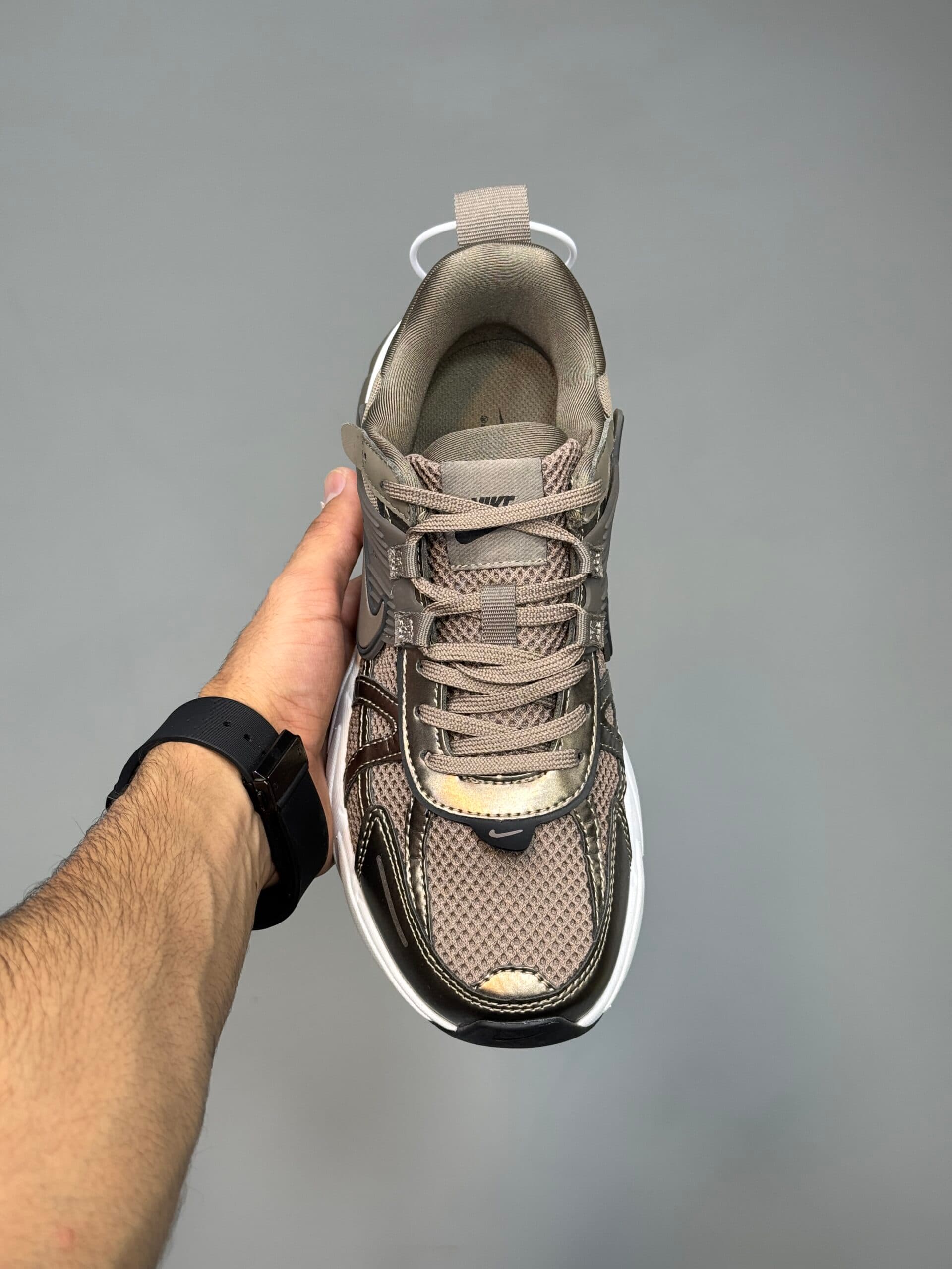کتونی نایک وی تو کی ران قهوهای Nike V2K Run Brown White Black — تصویر ۹