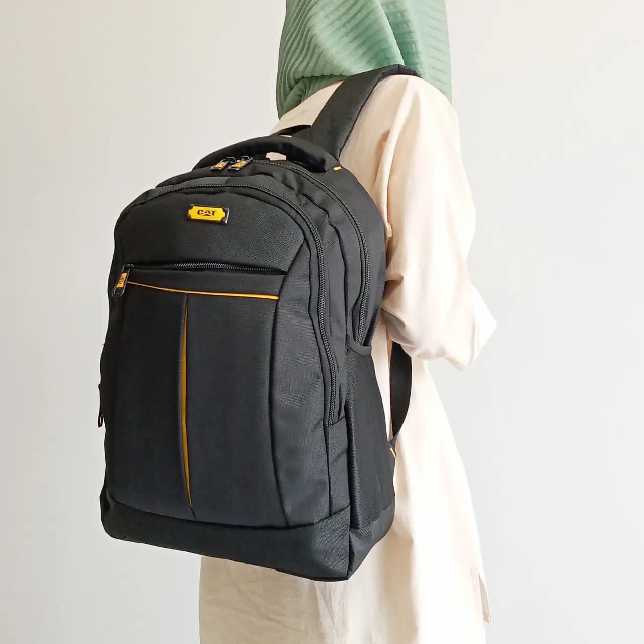 کوله پشتی برزنتی آیلا طرح کاترپیلار 2465 — تصویر ۹