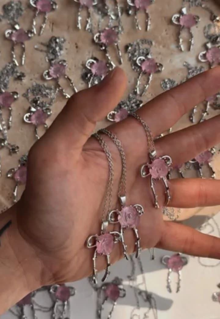 گردنبند پاپیون گل دار — تصویر ۲