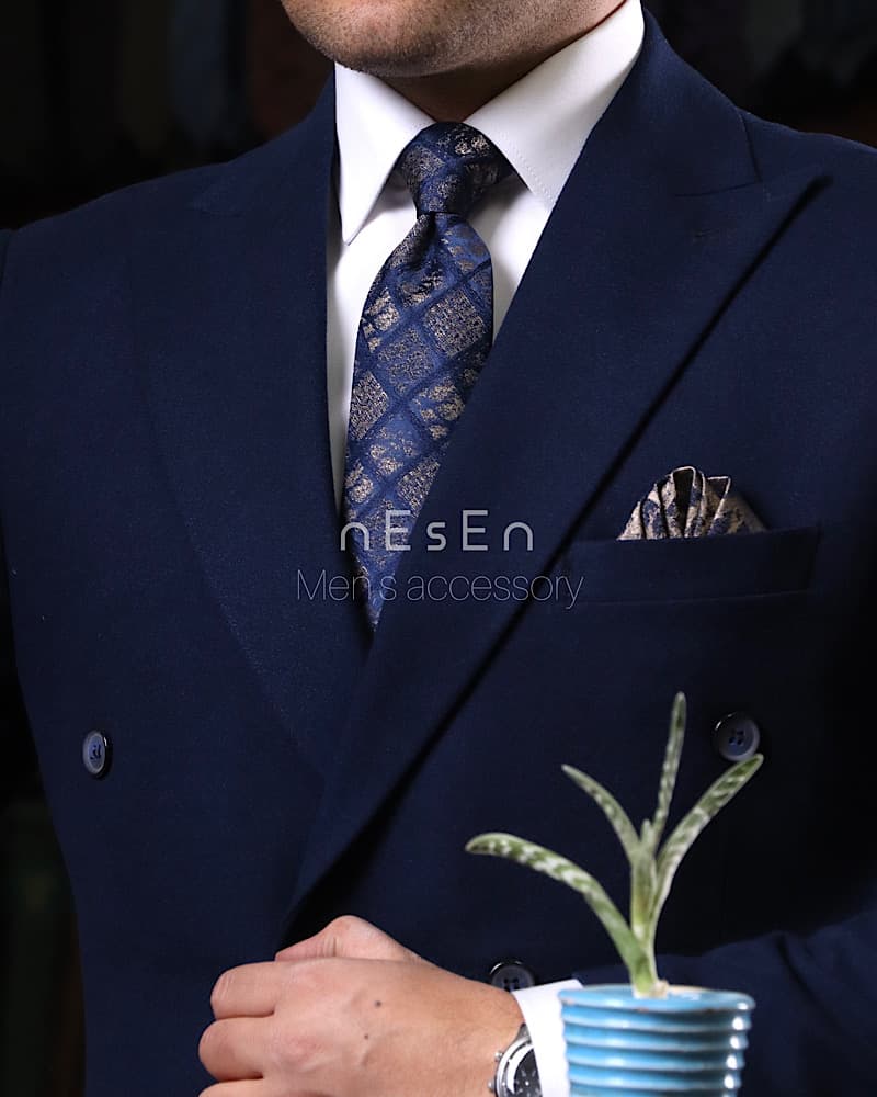 کروات و دستمالجیب مردانه NESEN – طرح چهارخانه سرمهای T228 — تصویر ۴