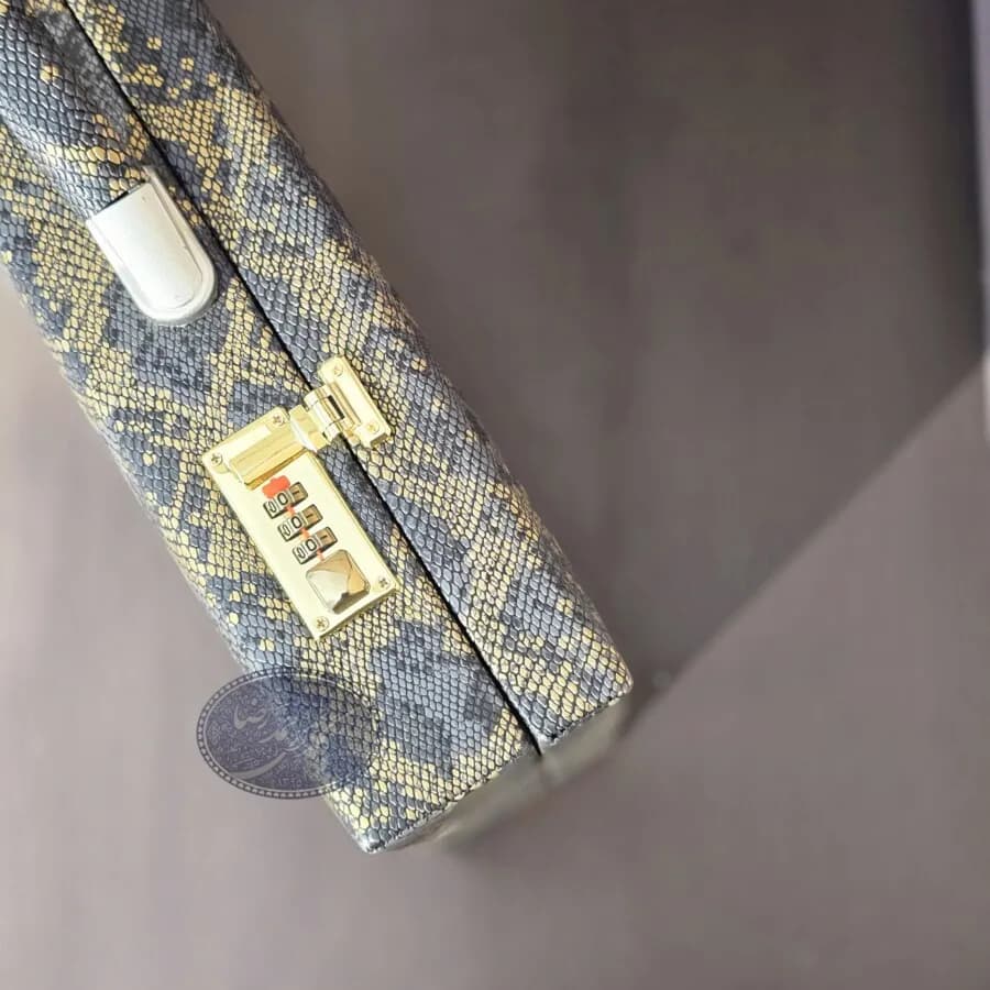 کیف سامسونت پوست ماری طلایی — تصویر ۲