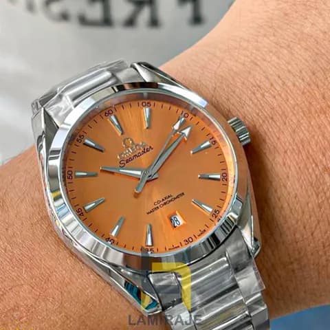 ساعت مردانه امگا Seamaster Aqua Terra با صفحه نارنجی و بند فلزی مقاوم — تصویر ۶