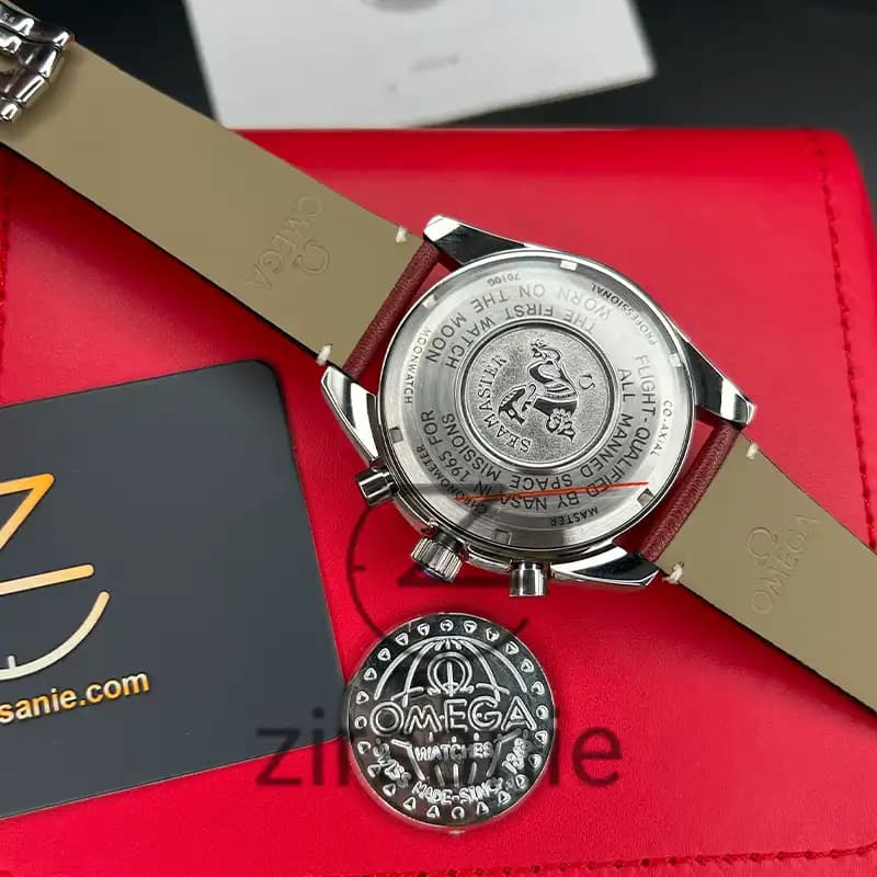 ساعت مچی مردانه امگا اسپید مستر کرنوگراف سیلور صفحه زرشکی بند چرم Omega Speedmaster Chronograph Silver Crimson Screen Leather Strap — تصویر ۵