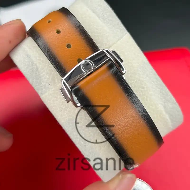 ساعت مچی مردانه امگا اسپید مستر کرنوگراف سیلور صفحه مشکی بند چرم Omega Speedmaster Chronograph Silver Black Screen Leather Strap — تصویر ۶