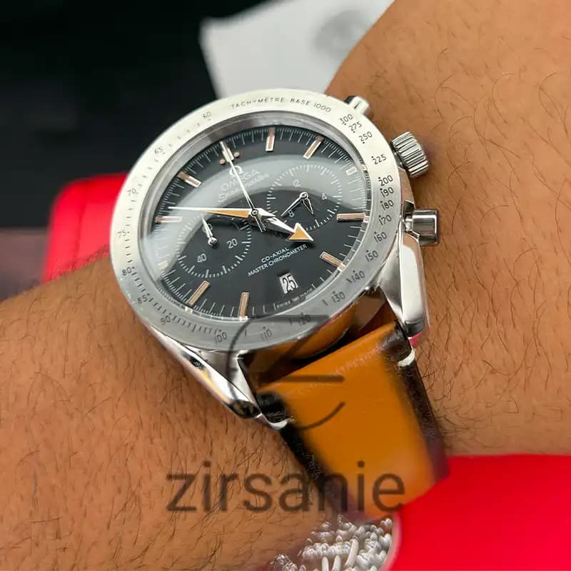 ساعت مچی مردانه امگا اسپید مستر کرنوگراف سیلور صفحه مشکی بند چرم Omega Speedmaster Chronograph Silver Black Screen Leather Strap — تصویر ۴
