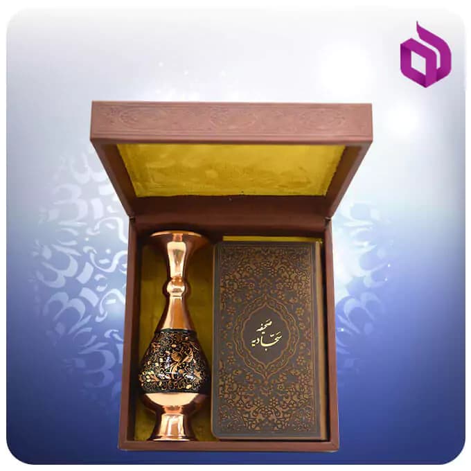 صحیفه سجادیه پالتویی چرمی با گلدان الماس تراش ۱۶ سانتیمتری — تصویر ۲