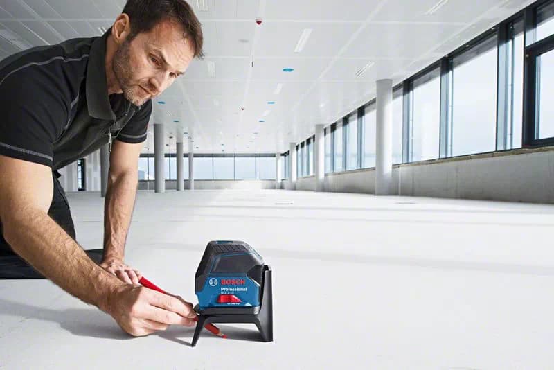 تراز لیزری بوش با پایه چرخشی و گیره ثبات Bosch GCL 2-15 Professional Combi Laser+RM1+BM3 — تصویر ۴