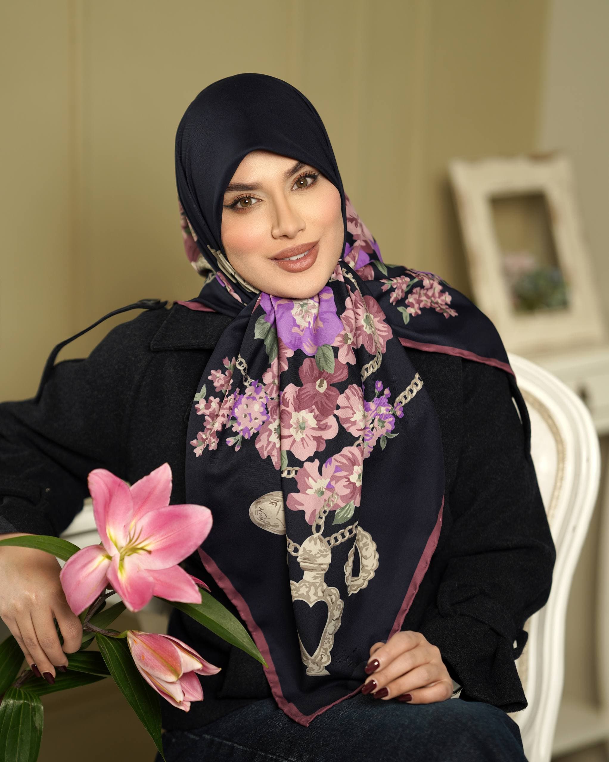 روسری ابریشم توییل طرح برند گلدار سایز ۱۳۰ دستدوز کد 382 — تصویر ۱۲