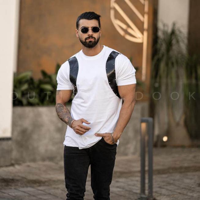 تیشرت سفید چرم دار — تصویر ۳