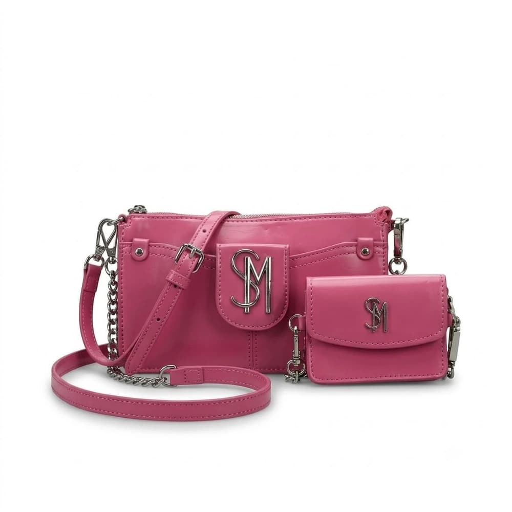 کیف دوتیکه اورجینال برند استیو مدن (Steve Madden) | طراحی مدرن با پلاک فلزی و بند زنجیری رنگ سرخابی — تصویر ۵