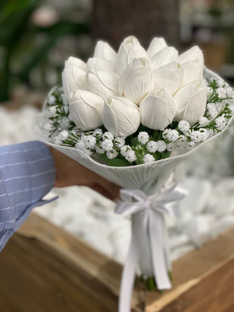 دسته گل لاله — تصویر ۴
