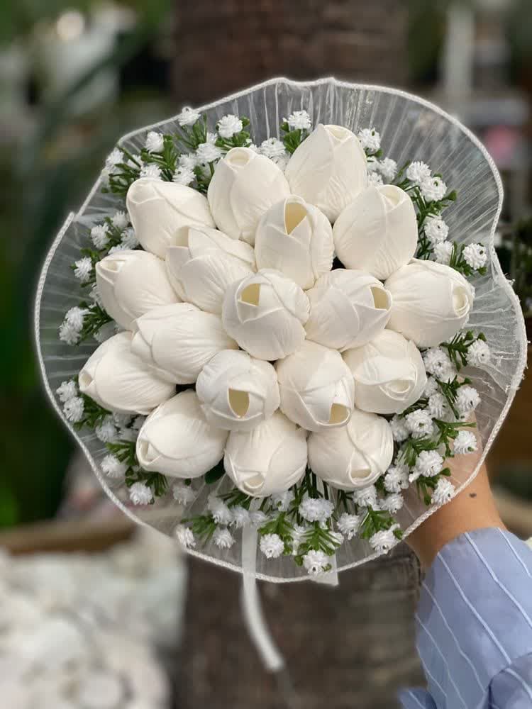 دسته گل لاله — تصویر ۵