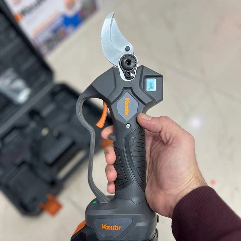 قیچی شارژی دیجیتالی زوبر روسیه مدل K10031 — تصویر ۴