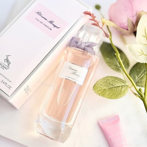 عطر ادکلن زنانه میس دیور بلومینگ بوکت(بوکه)- میس دیور صورتی (سنت میوس) | Miss Dior Blooming Bouquet (Scent Muse) حجم 100 میل (شرکتی) — تصویر ۳