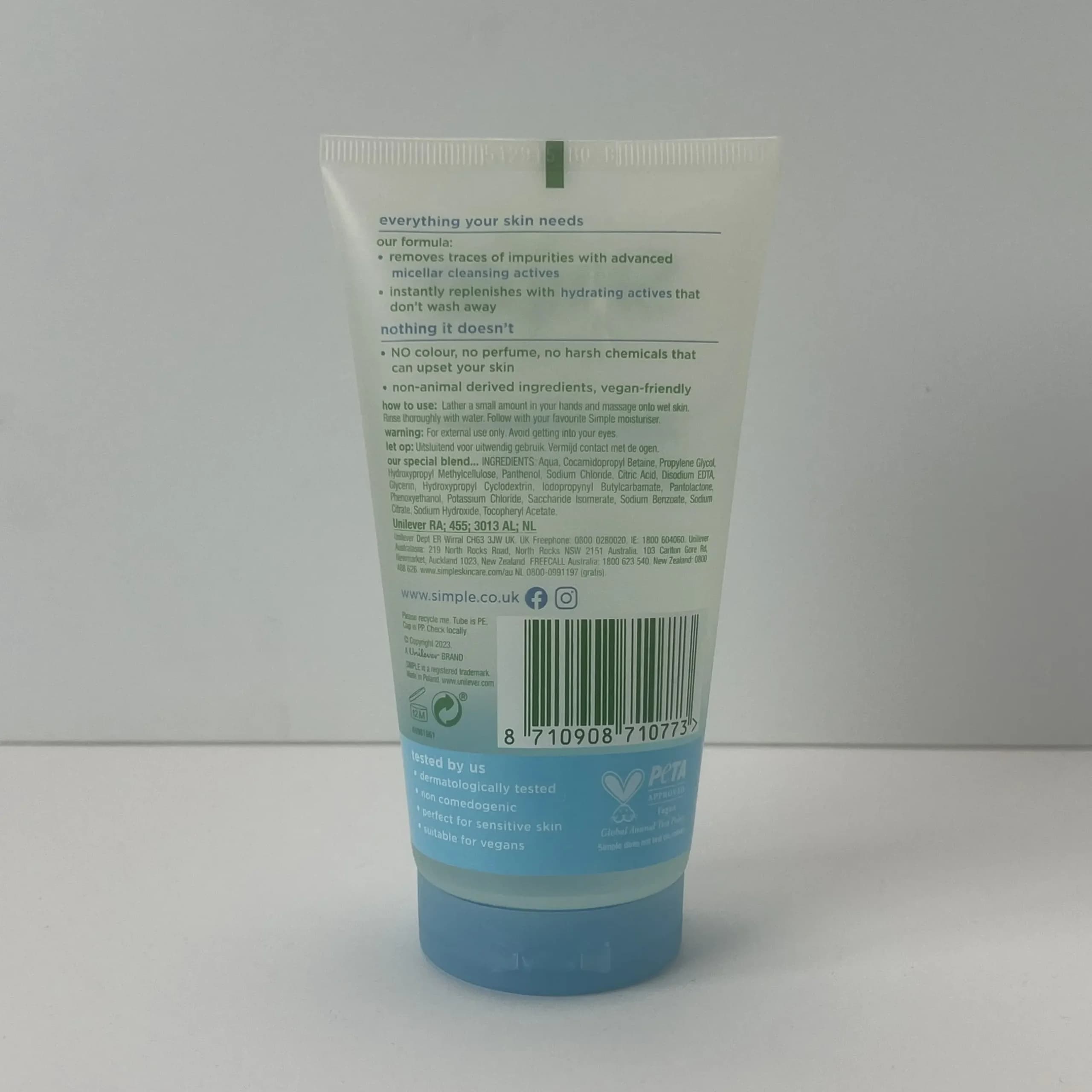 ژل شستشوی صورت سیمپل مدل Water Boost حجم 150 میل — تصویر ۳