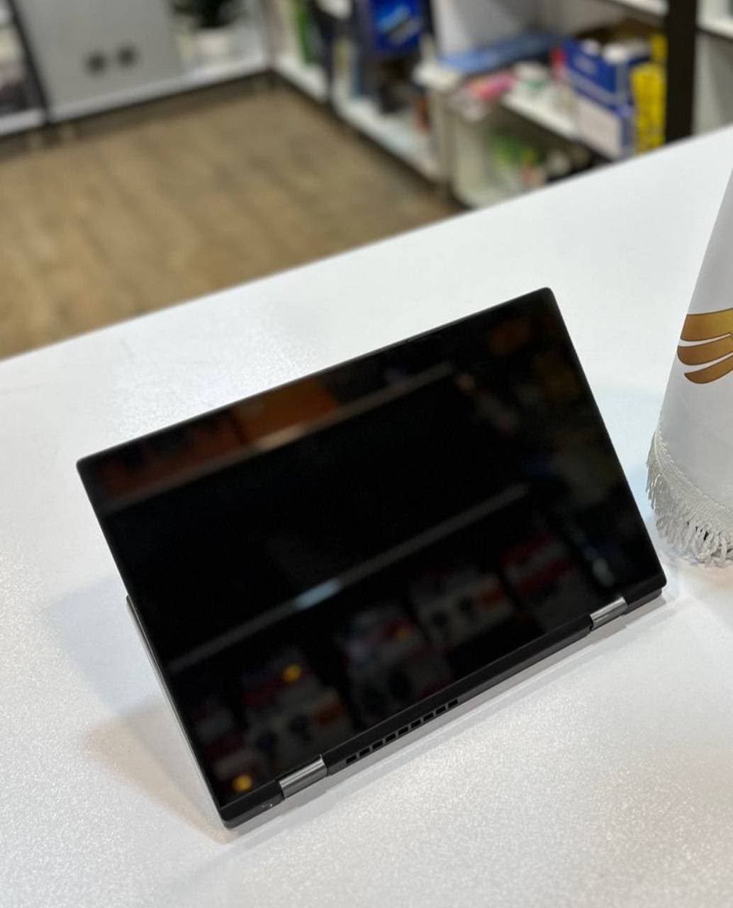 لپ تاپ کارکرده LENOVO Yoga 720 -i3-4GB-256GB-2GB — تصویر ۹