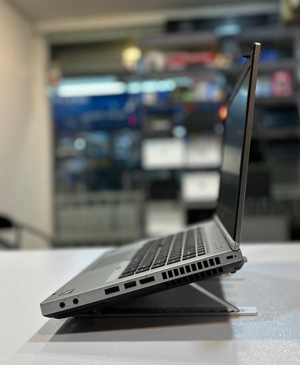 لپ تاپ کارکرده HP ELITEBOOK 8460P -i7-8GB-320GB-1GB — تصویر ۲