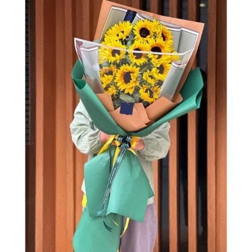 گل و هدیه برای شهادت دکتر بهشتی pe768 — تصویر ۲