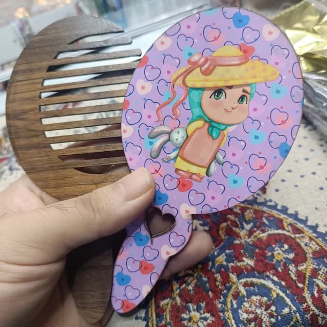 آینه و شانه چوبی طرح دخترانه مذهبی — تصویر ۲