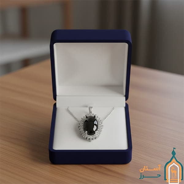 گردنبند حدید صینی زنانه نقره مدل دینا با حکاکی اذکار — تصویر ۲