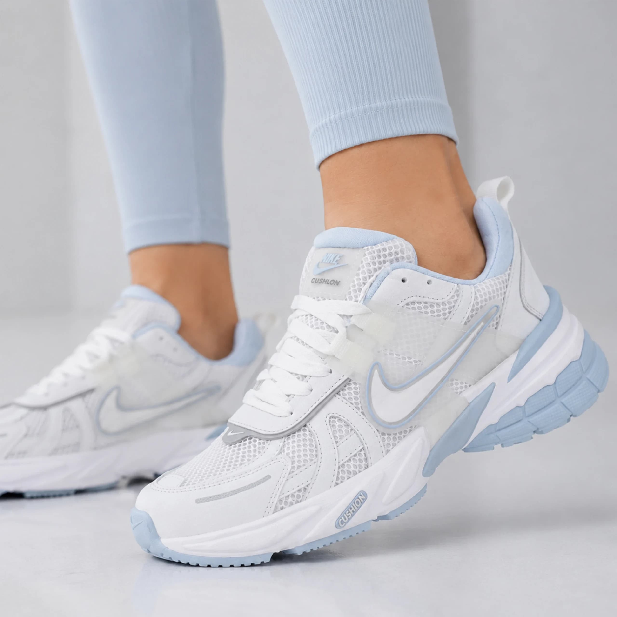 کفش کتونی زنانه نایک وی تو کی nike V2K رنگ سفید آبی کد 2802 — تصویر ۶
