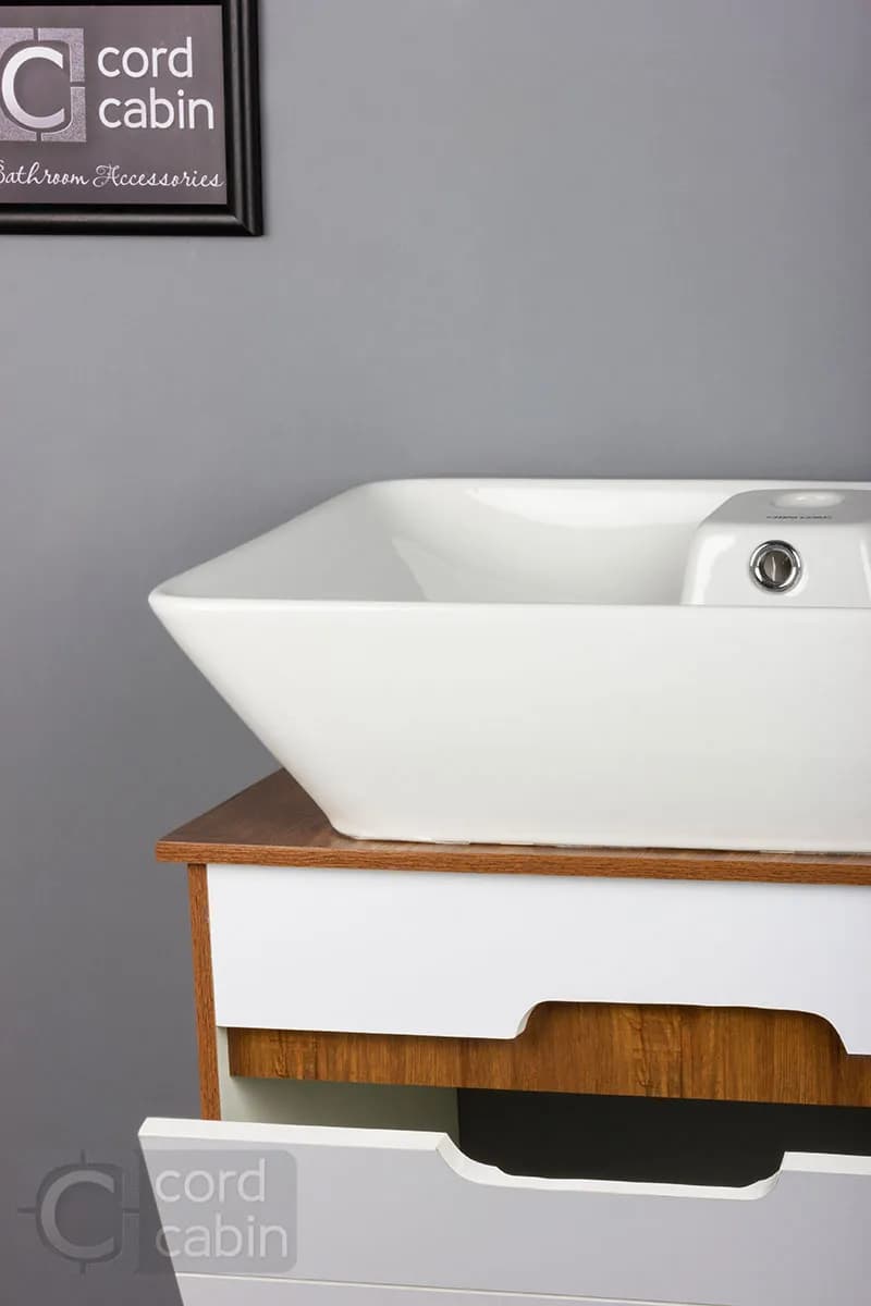 روشویی کابینتی و آینه باکس طرح سفید چوب والریا چینی کرد — تصویر ۴