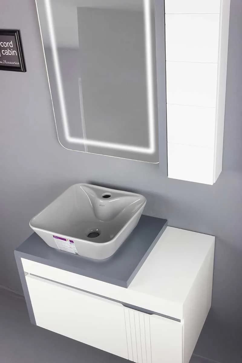 روشویی کابینتی و آینه باکس طرح پراتو سفید طوسی مربع طوسی گاتریا — تصویر ۴