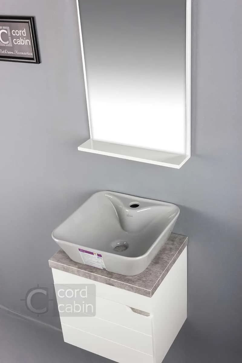 روشویی کابینت و آینه طرح 32 در 40 سفید پتینه با کاسه مربع طوسی گاتریا با آینه سفید — تصویر ۷
