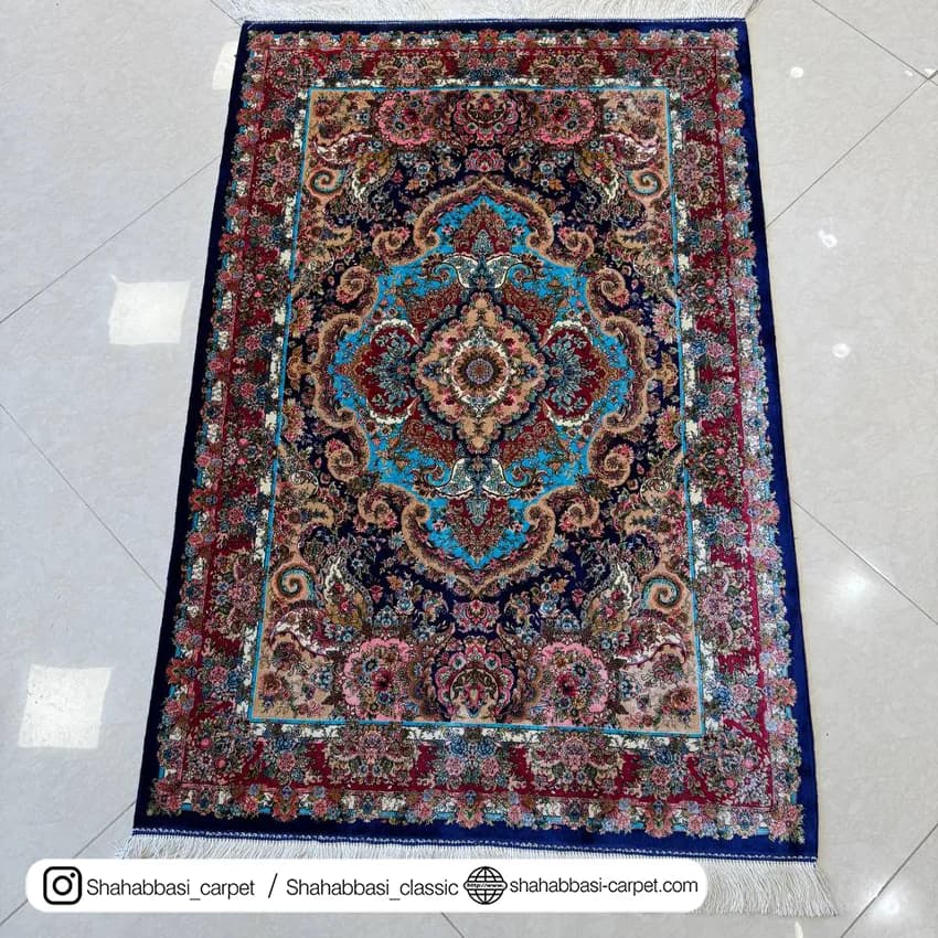 فرش تمام ابریشم کد 213 آبی کاربنی — تصویر ۴